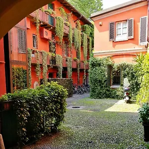Apartamento - Alzaia Naviglio Grande, Milão